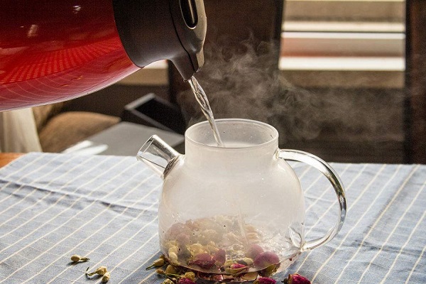 泡玫瑰花茶的水温多少合适呢？