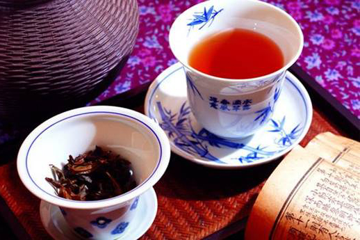 喝红茶会解药性吗？