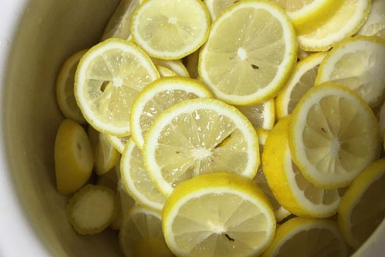 如何制作柠檬红茶？