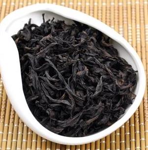 武夷岩茶大红袍喝起来有焦味是正常的吗？正宗武夷岩茶的口感特点！