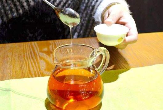 红茶和蜂蜜能一起喝吗？红茶和蜂蜜泡水喝的好处