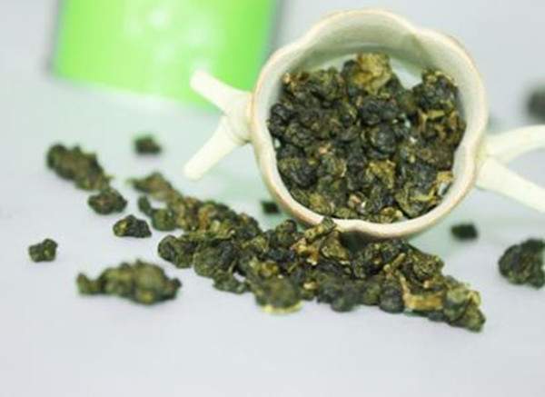 铁观音和绿茶哪个更刮油？