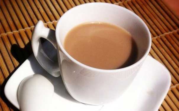 红茶和牛奶一起食用会怎样?