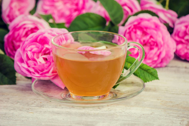 玫瑰花茶有什么功效女性喝玫瑰花茶的好处多多